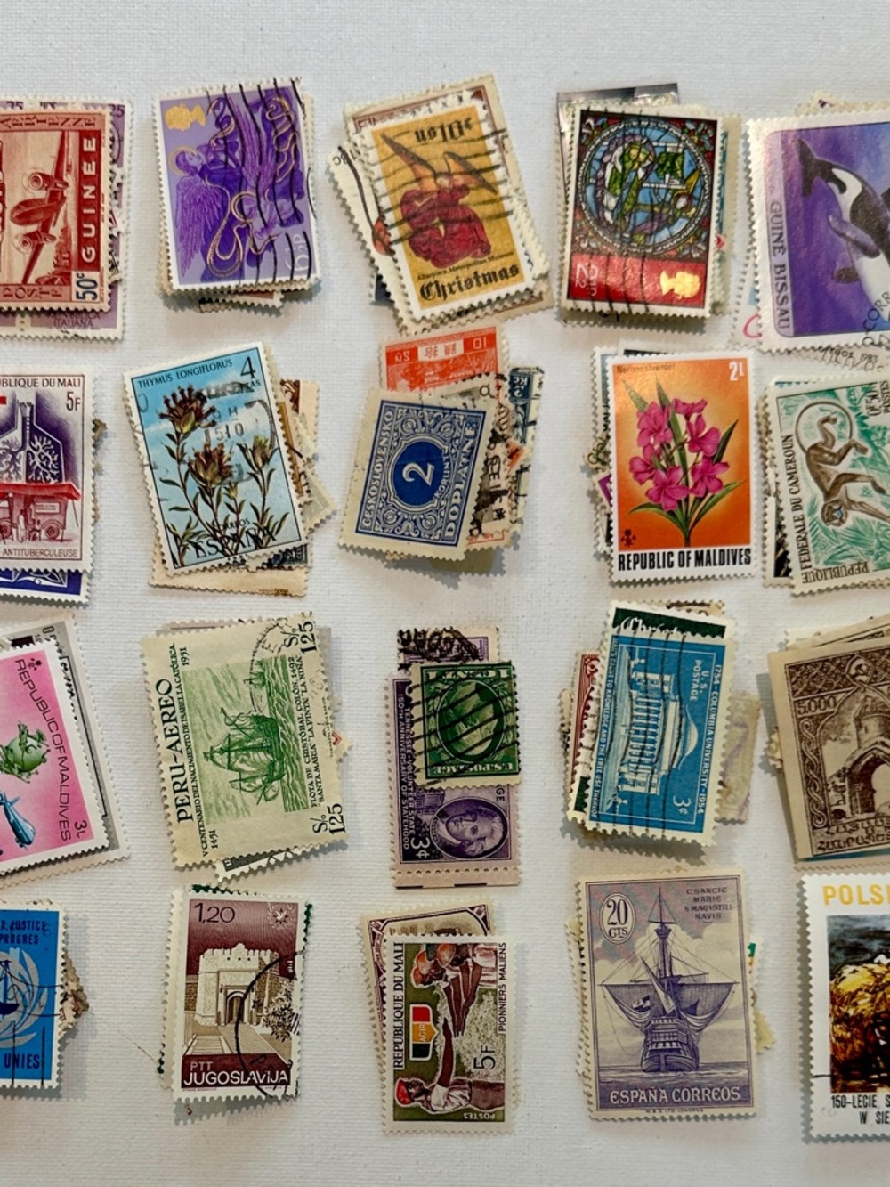 Approximately 750 Vintage International and US Postage Stamps - Weight is 3 0z - Picture 2 of 10